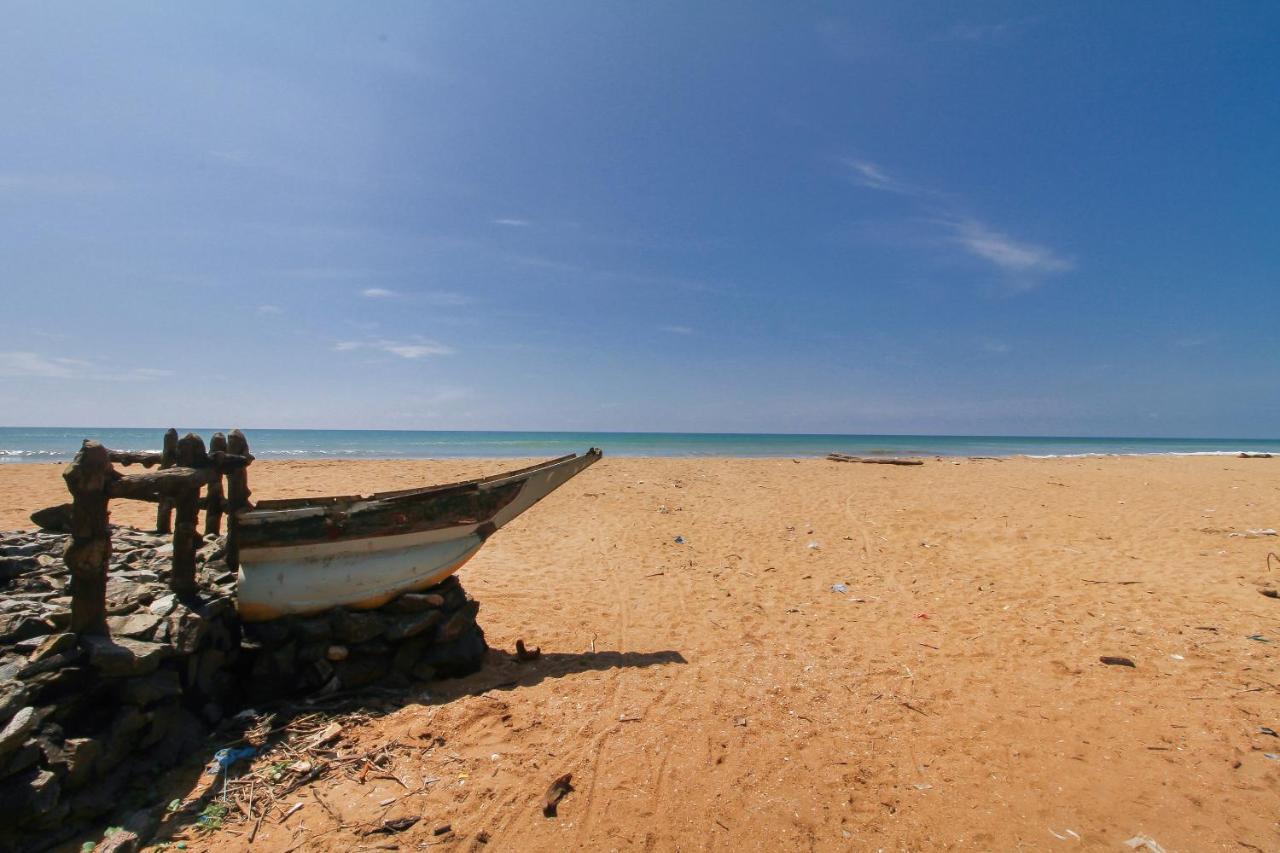 Oyo 459 Barasti Beach Resort Kalutara Exteriör bild